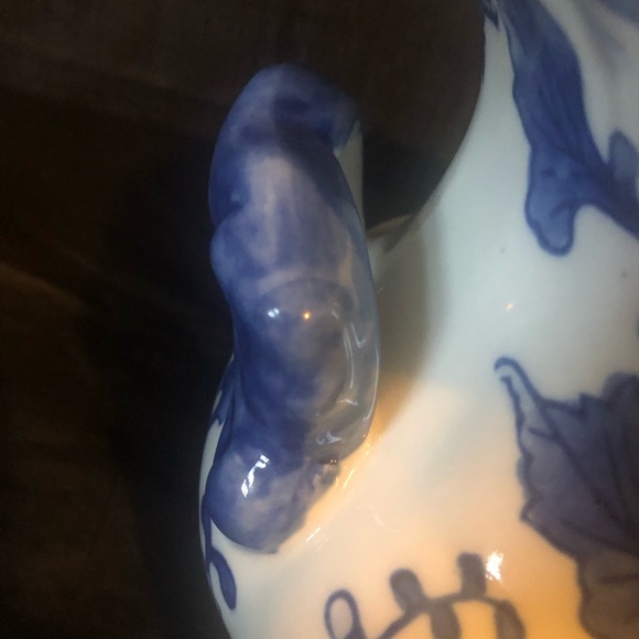 Chinoiserie fine porcelain lotus jardiniere with side handles 20th century EUC - Picture 4 of 8